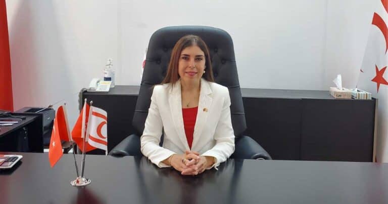 İzlem Gürçağ Altuğra Kimdir?