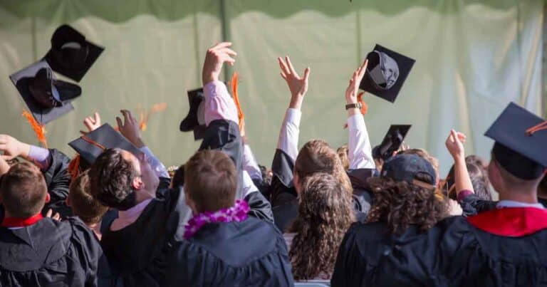 Kuzey Kıbrıs’ta Üniversite Eğitimi: Akademik Başarı ve Eğlence Dolu Anılar