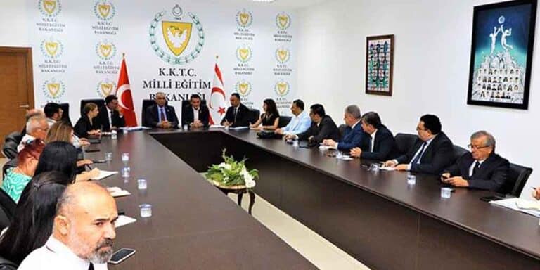 Oğuz ve Çavuşoğlu, Vize Uygulamalarıyla İlgili Üniversite Rektörleri ile Bir Araya Geldi