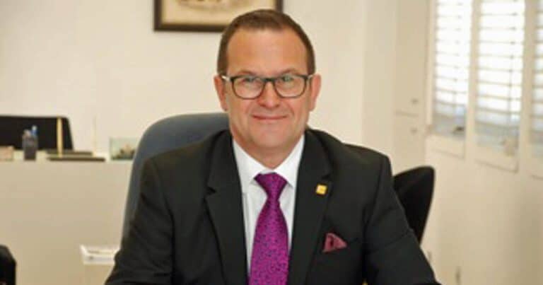 Turgay Deniz Kimdir?