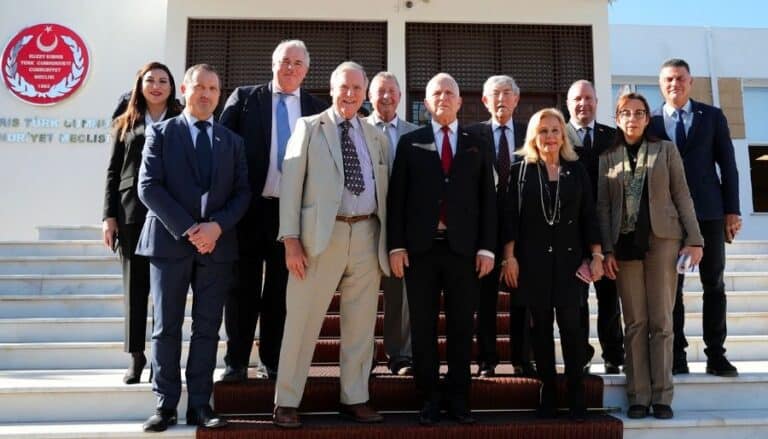 Töre İngiliz Parlamenterleri kabul etti