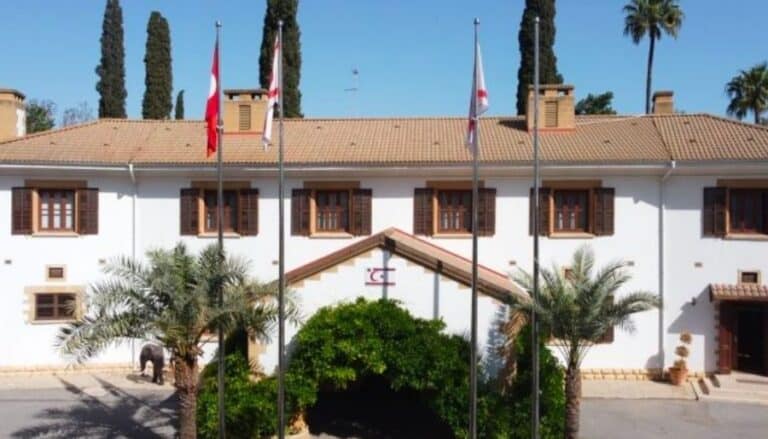 Kişisel Temsilcisi olarak Maria Angela Holguin Cuellar atandı