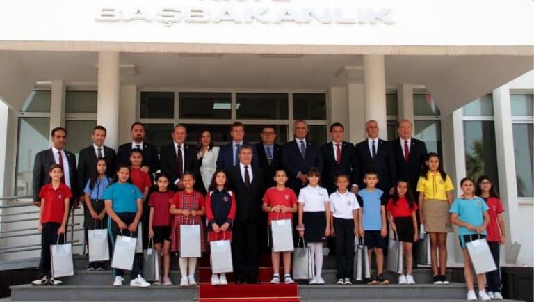 KKTC’de Kabineyi Çocuklar Devraldı