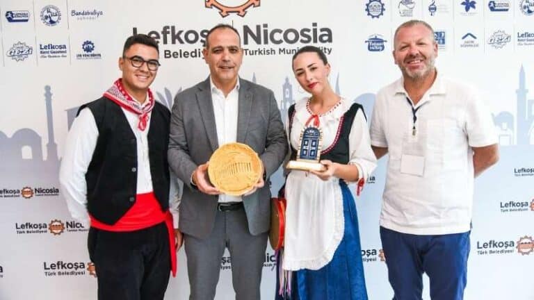 Başkan Harmancı 14. Uluslararası Lefkoşa Halk Dansları Festivali’ne katılan ekipleri kabul etti