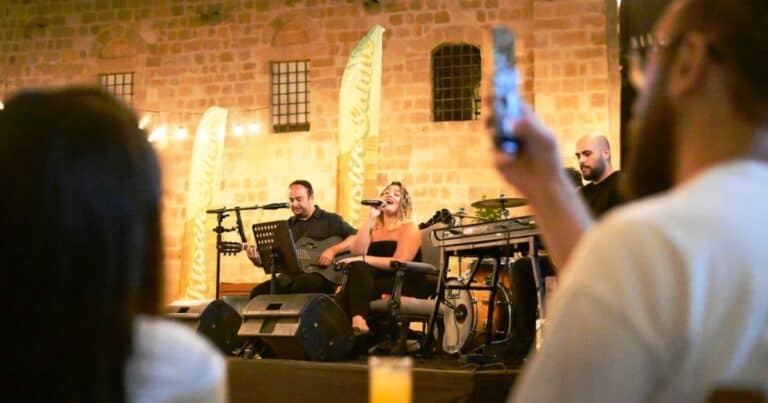 Lefkoşa’da yaz konserleri devam ediyor: Aysu Mişon sahne aldı