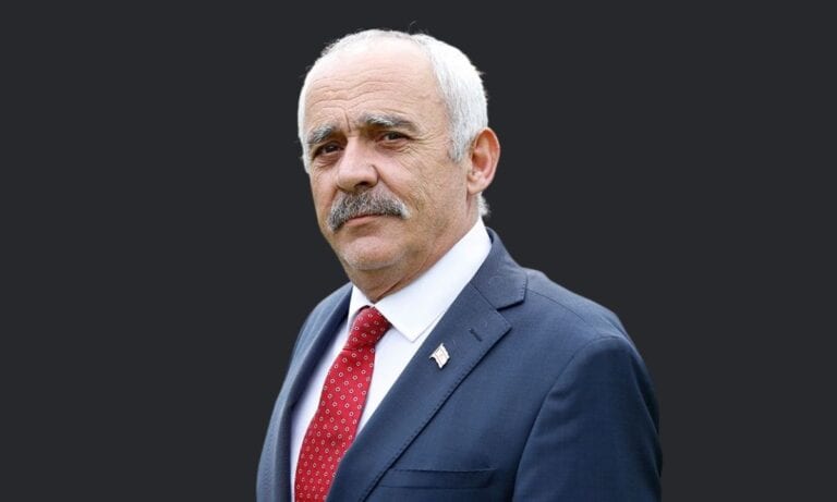 Aydın Akkurt Kimdir?