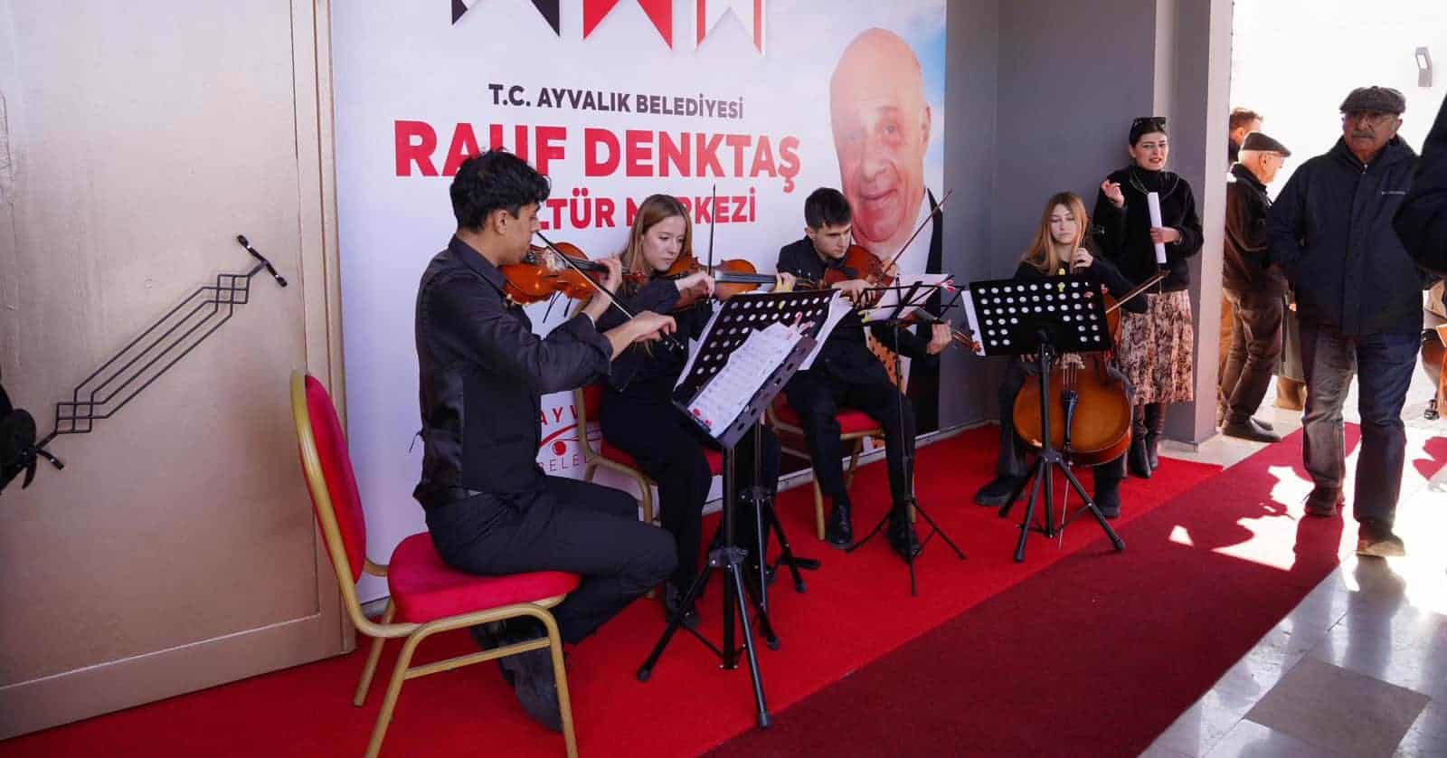 Ayvalık’ta Rauf Denktaş Kültür Merkezi açıldı: Girne Belediyesi heyeti katıldı