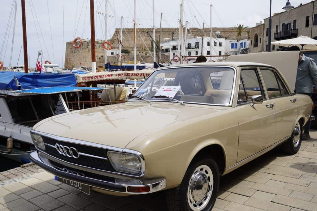Girne Antik Liman’da Klasik Otomobil Sergisine Yoğun İlgi Gösterildi