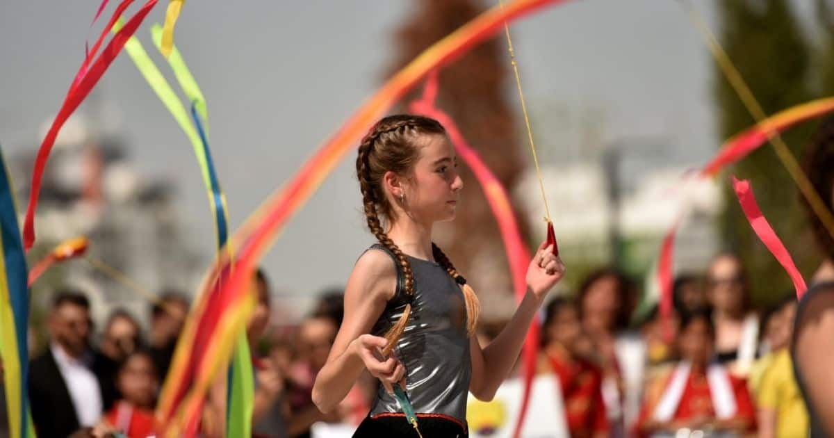 Lefkoşa’da 23 Nisan Ulusal Egemenlik ve Çocuk Bayramı Kortejle Kutlandı: KKTC’de Coşkulu Başlangıç